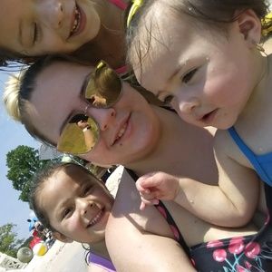 Meet your Posher, Laramarie